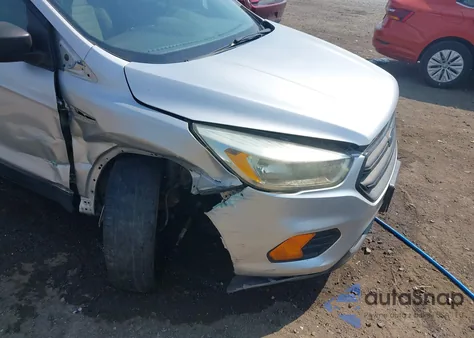 2017 Ford Escape S z USA, uszkodzony, nr VIN 1FMCU0F71HUD53191